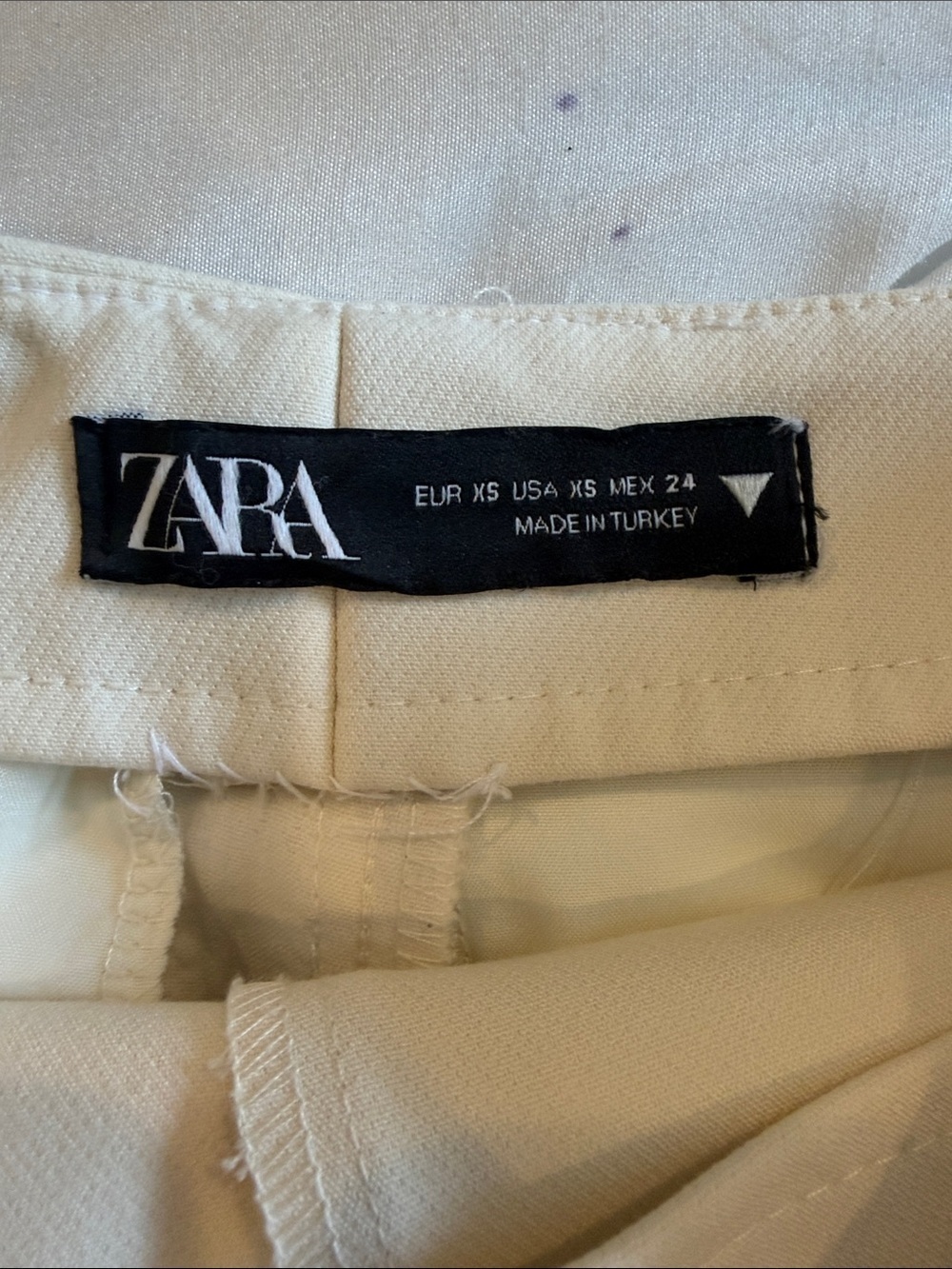 Zara Cream Mini Skirt-Skort - Picture 2 of 7